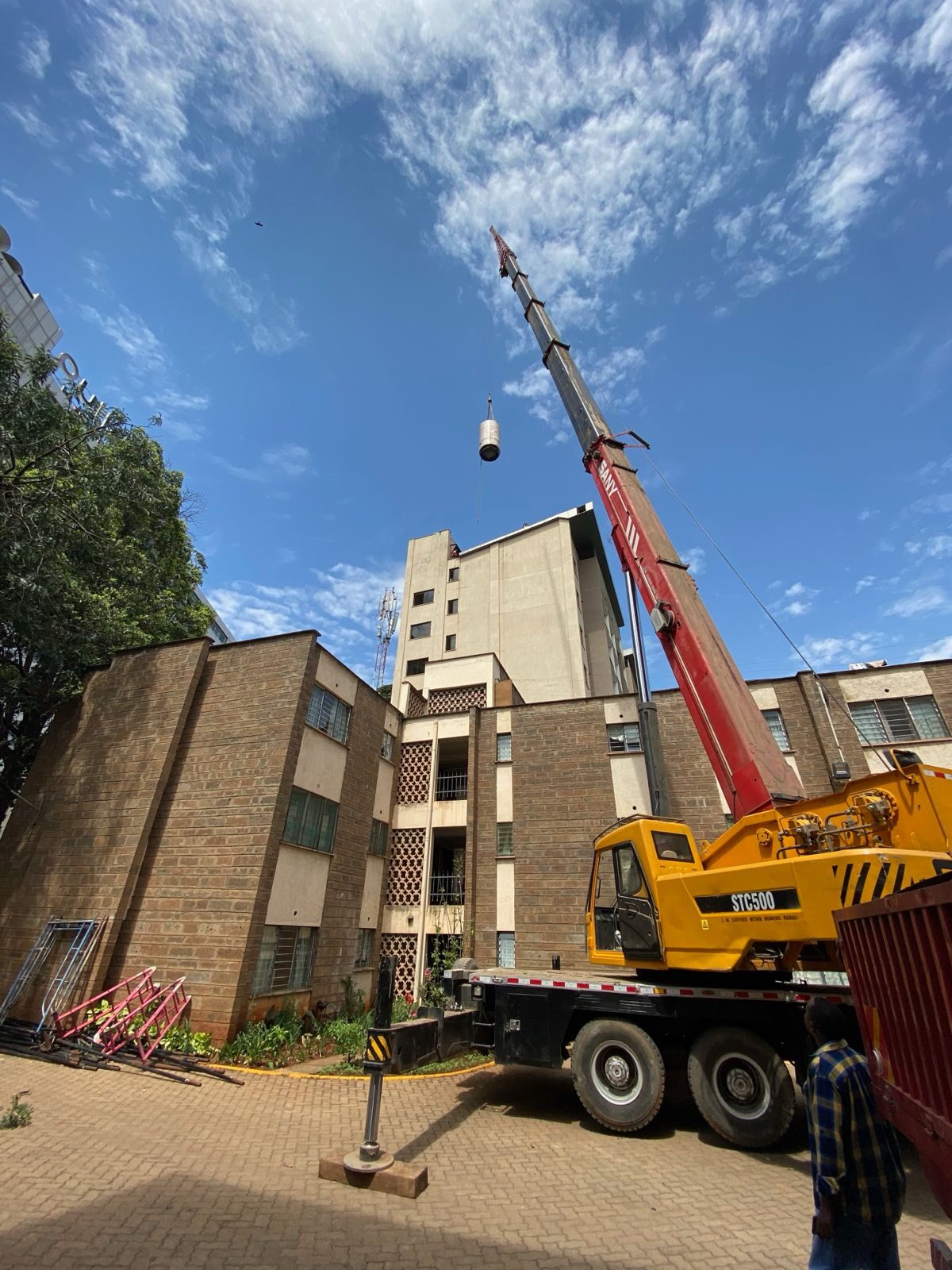 Craning in a commercial tank — Nairobi